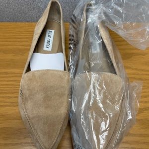 Steve Madden Feather Flats